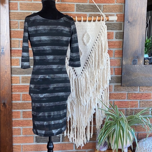 💼 Le Chateau Bodycon Dress - Picture 3 of 6